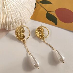 New retro golden Metal Portrait Geometric Round Baroque Pearl Pendant Drop Earri